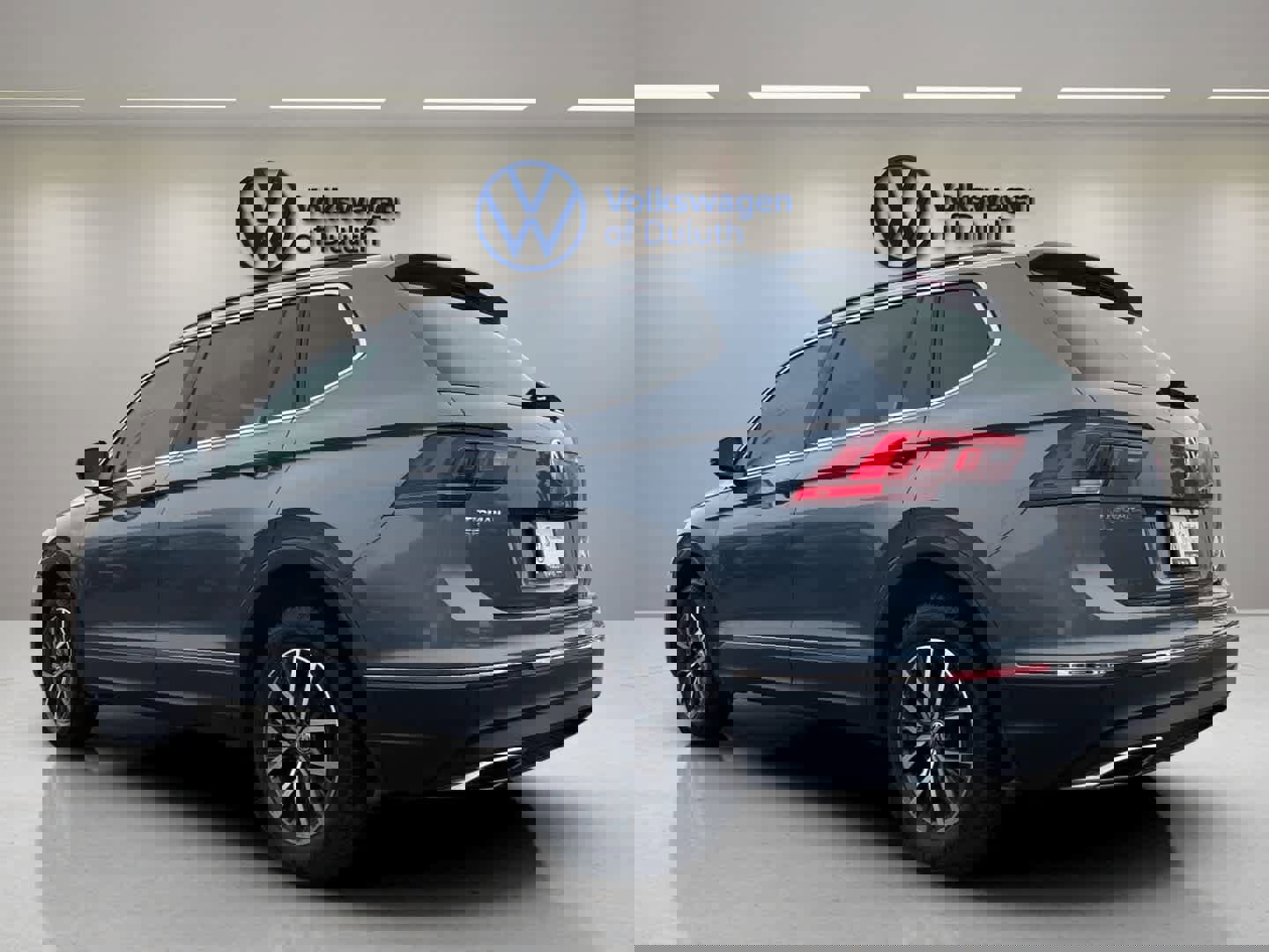 Certified 2020 Volkswagen Tiguan SE image 3