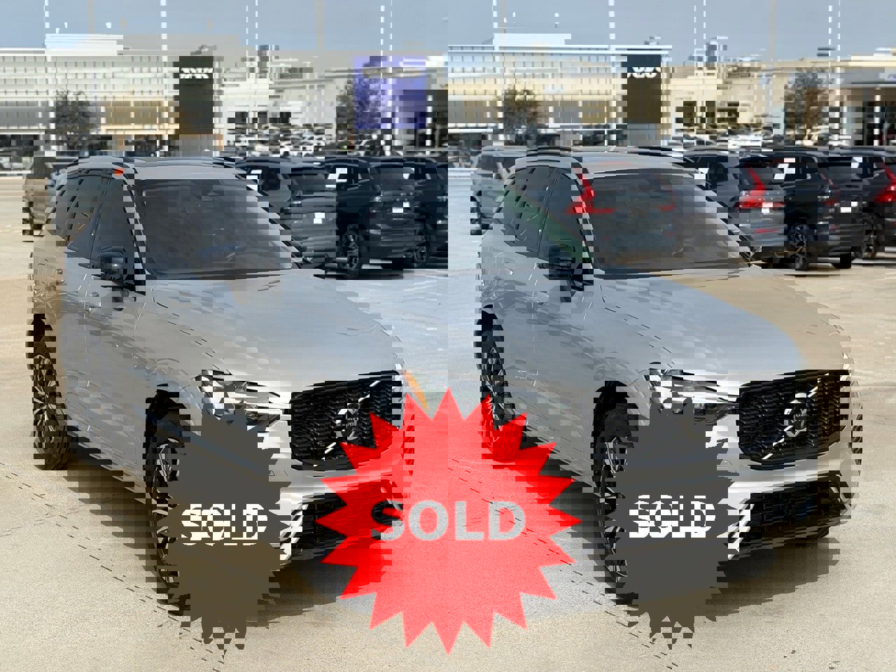 Used 2025 Volvo XC60 B5 Plus w/ Climate Package image 4