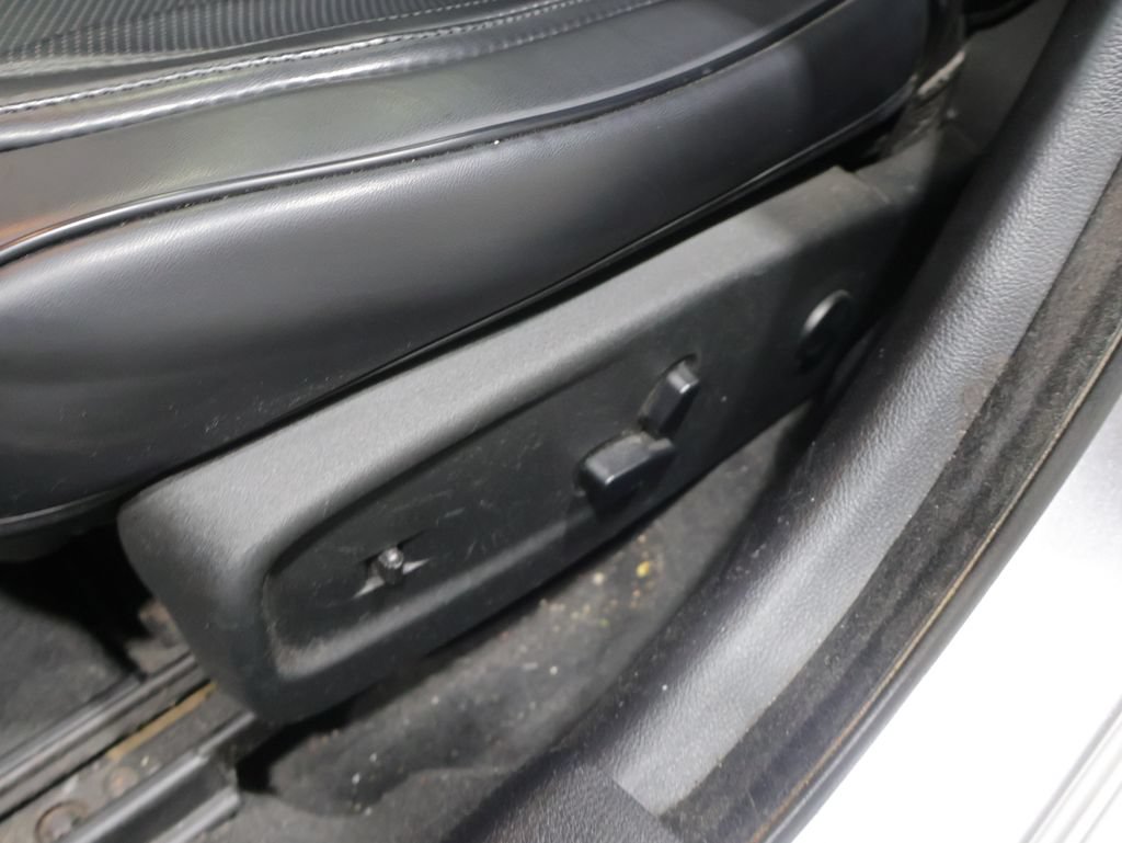 Used 2013 Chrysler 300 C AWD/4WD image 12