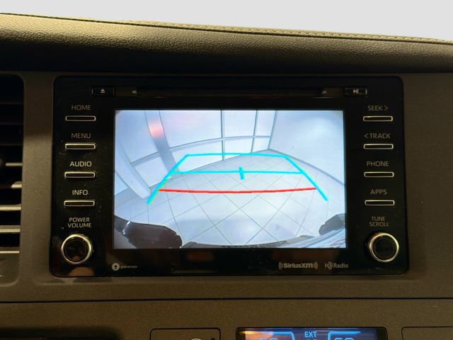 Used 2018 Toyota Sienna XLE FWD image 11