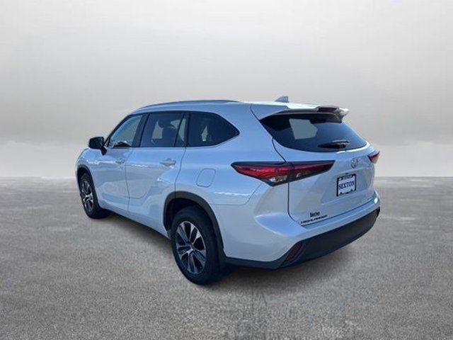 Used 2023 Toyota Highlander XLE image 9