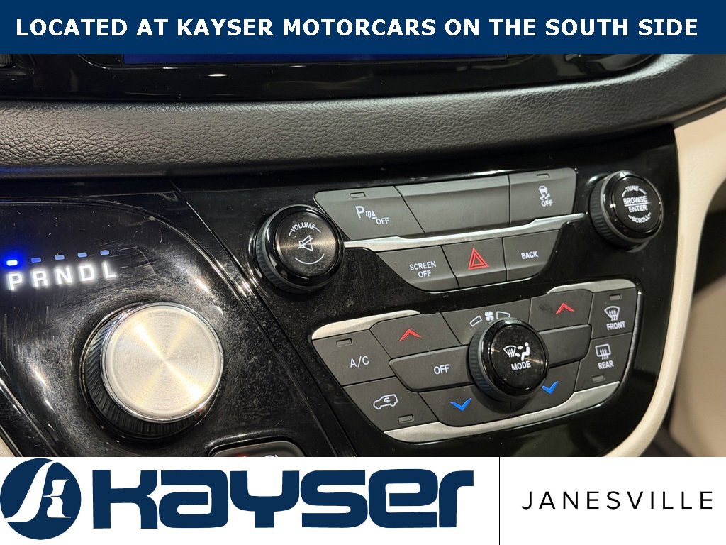 Used 2017 Chrysler Pacifica Touring image 27