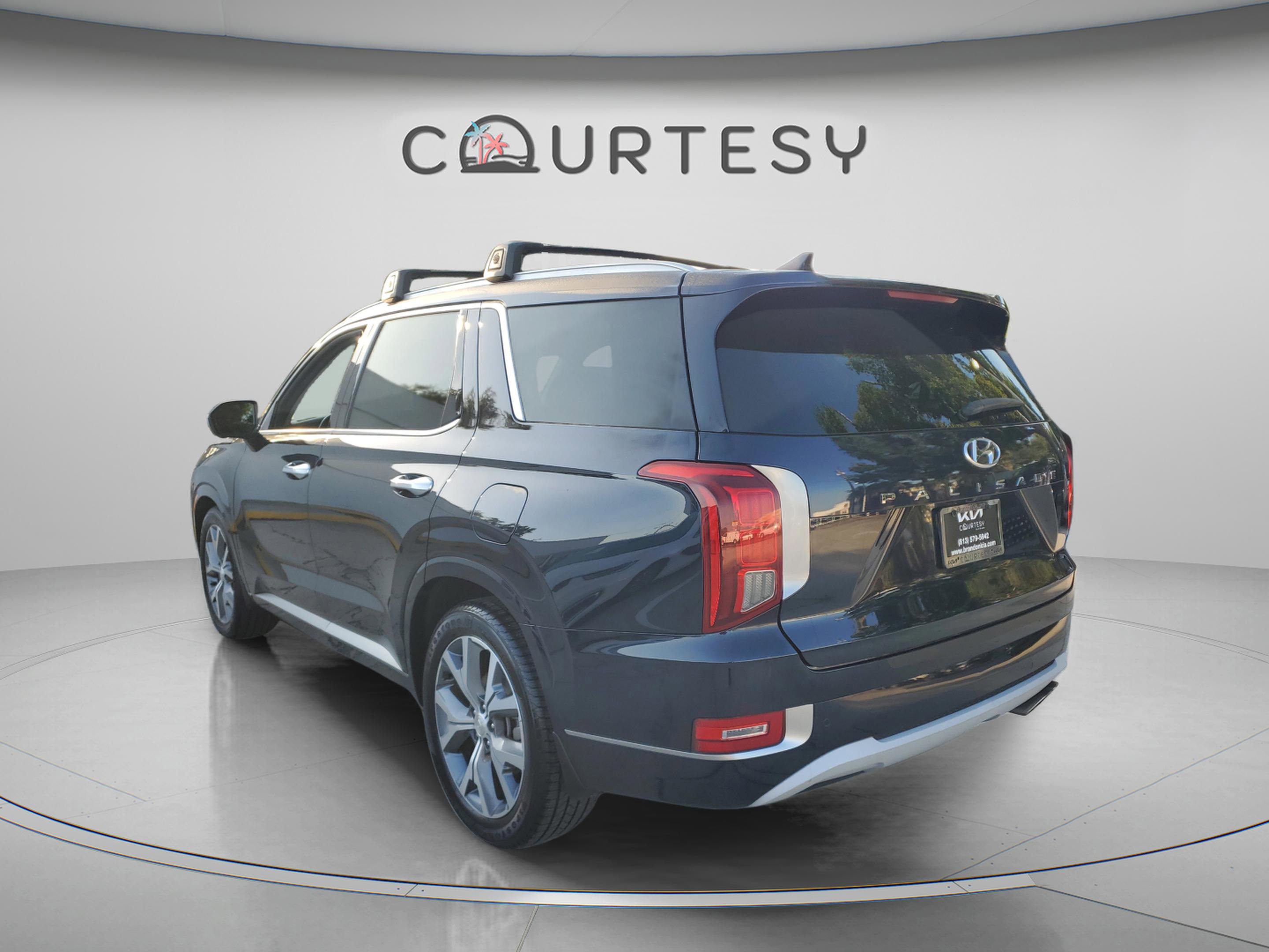 Used 2021 Hyundai Palisade Limited w/ Cargo Package FWD image 2