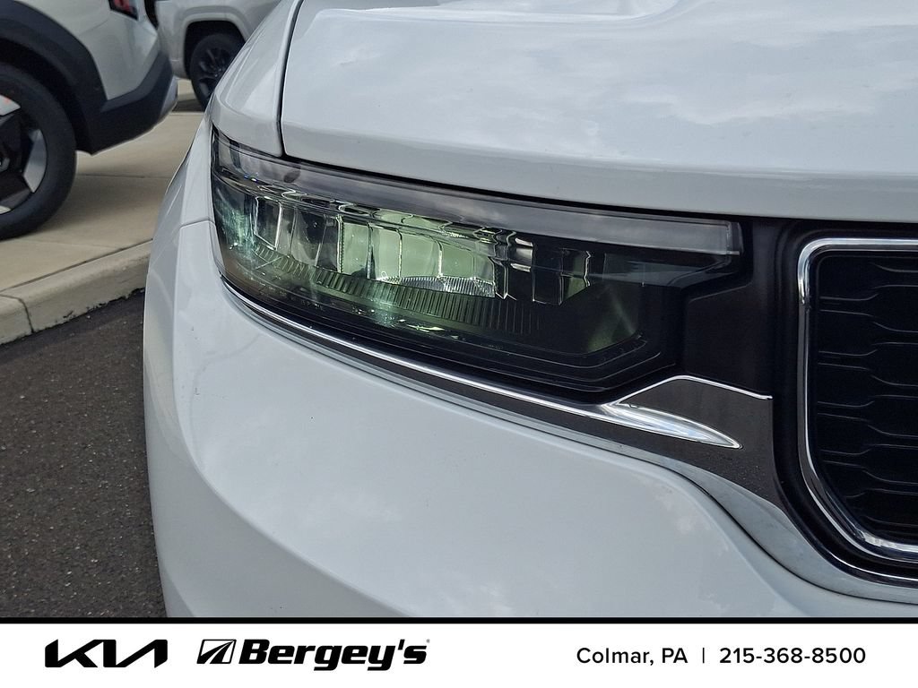 Used 2023 Jeep Grand Cherokee L Laredo AWD/4WD image 11