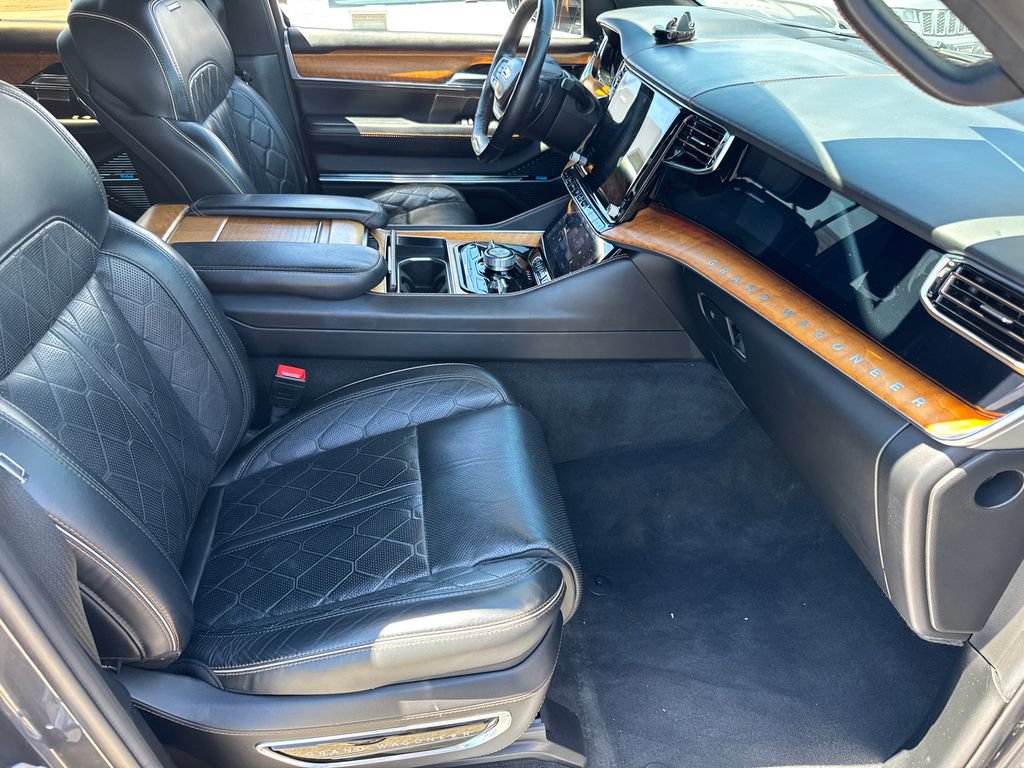 Used 2022 Jeep Grand Wagoneer Series III AWD/4WD image 16
