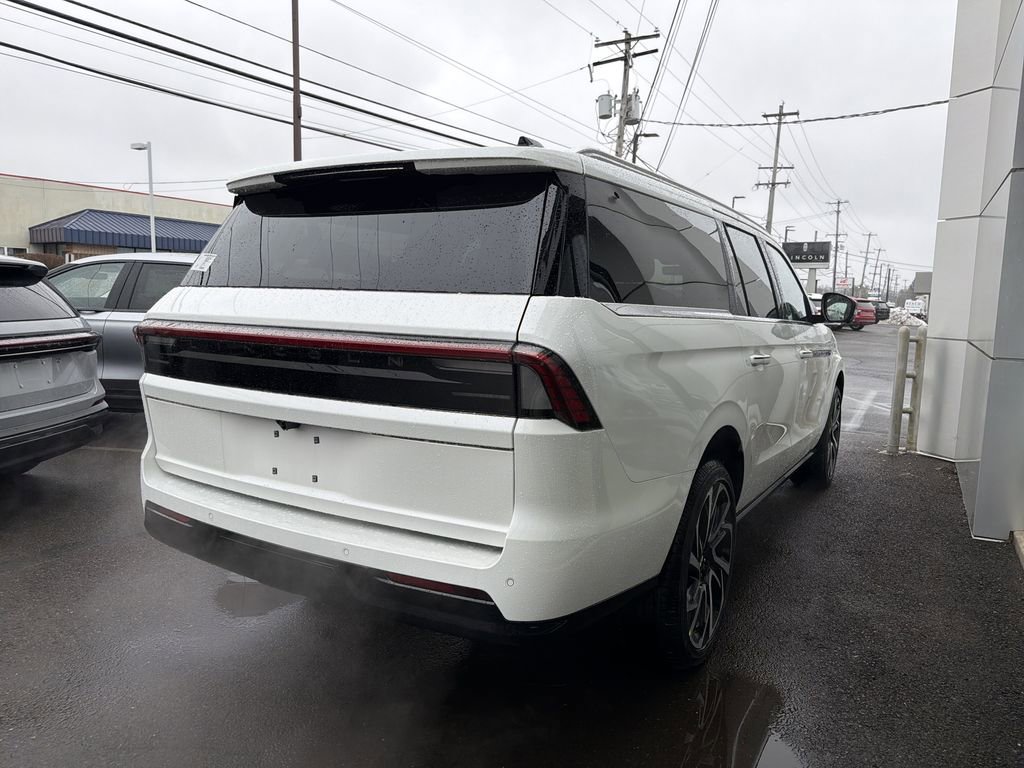 New 2026 Lincoln Navigator L Reserve image 3