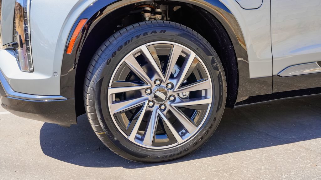 New 2027 Cadillac Vistiq Sport w/ LPO, Floor Liner Package AWD/4WD image 7