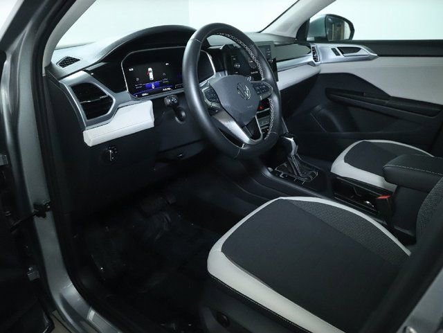 Used 2025 Volkswagen Taos SE FWD image 18