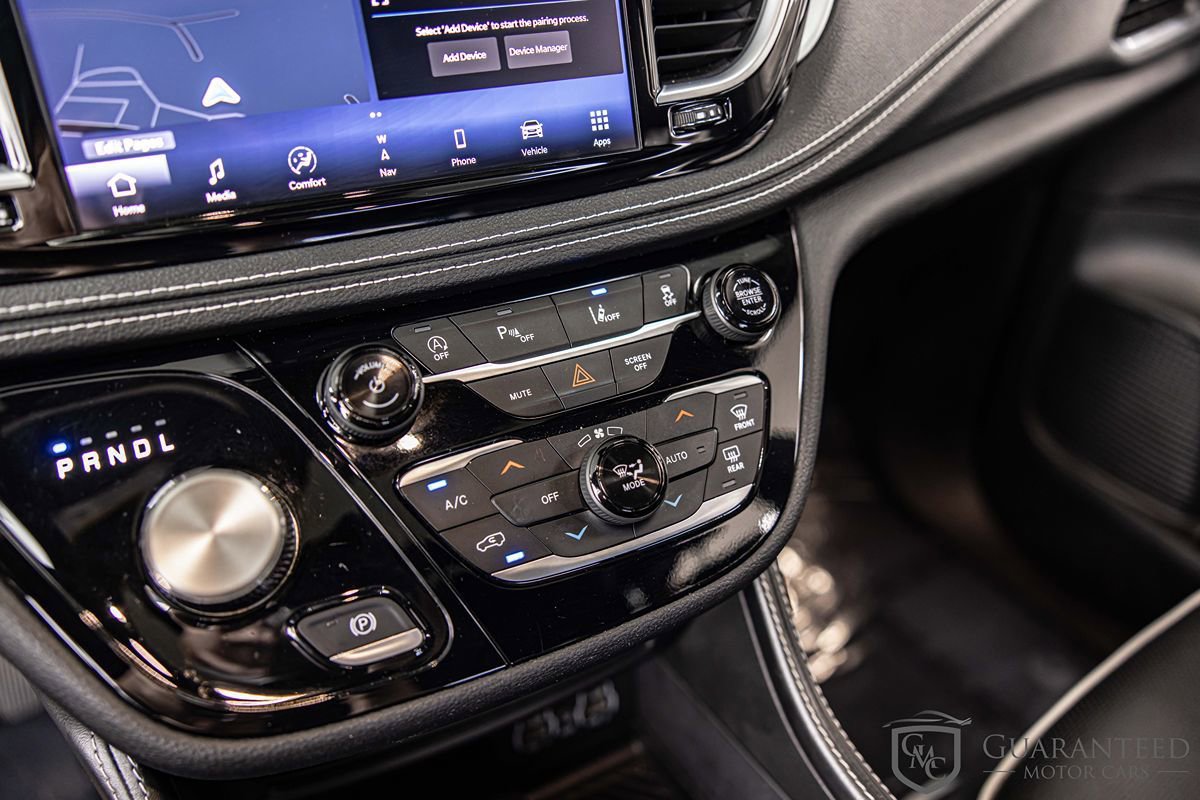 Used 2025 Chrysler Pacifica Limited FWD image 29