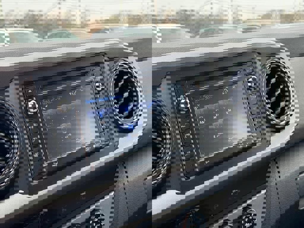 Used 2018 Toyota Tacoma SR5 image 22