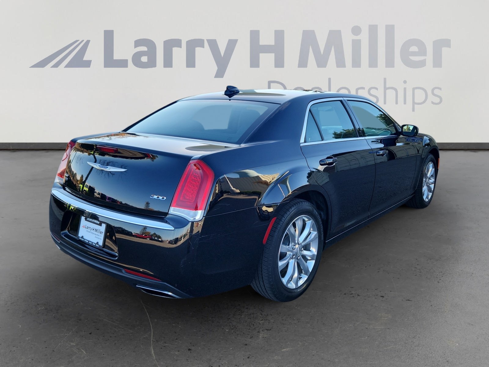 Used 2018 Chrysler 300 Touring image 6
