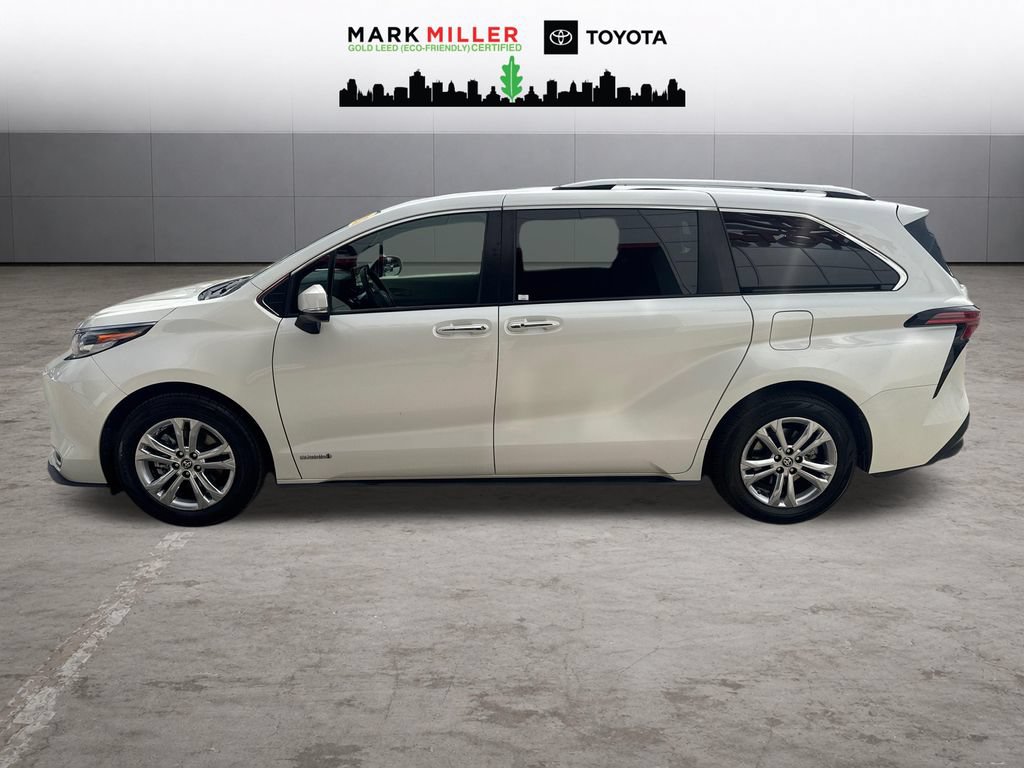 Used 2021 Toyota Sienna Platinum AWD/4WD image 2