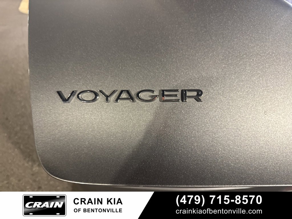 Used 2020 Chrysler Voyager Lxi image 37