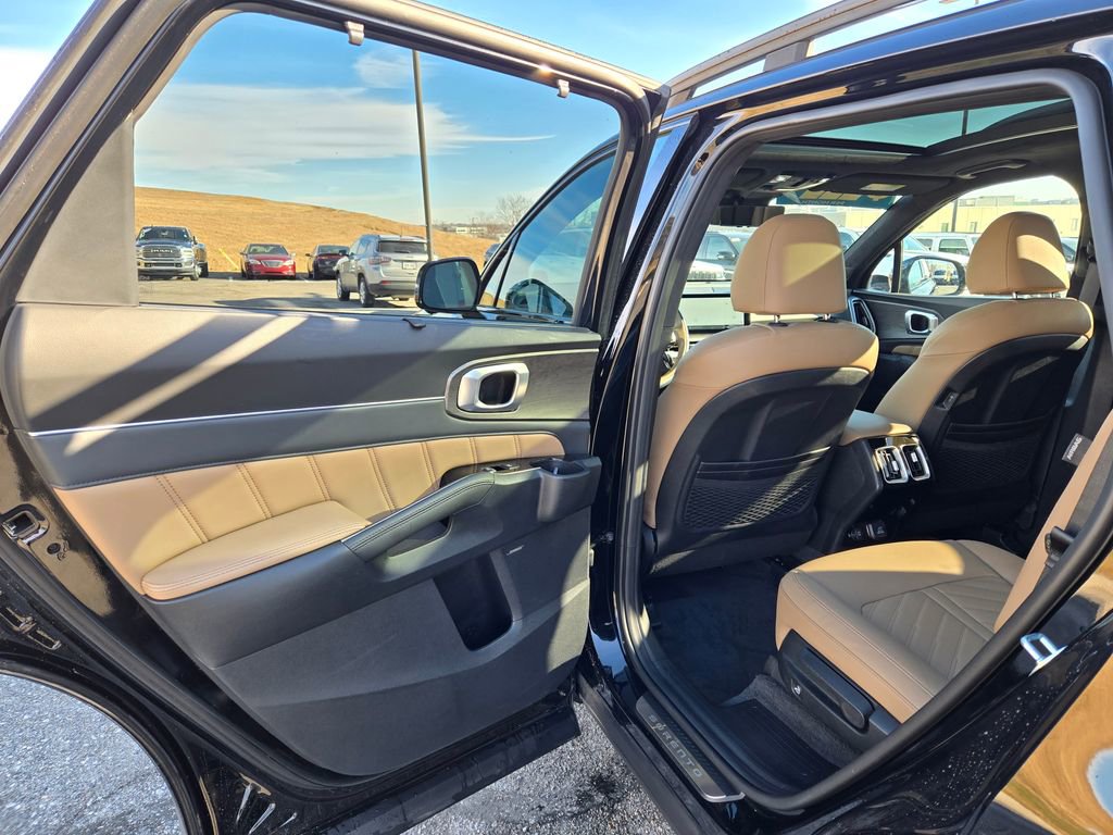 Used 2025 Kia Sorento SX Prestige w/ Olive Brown Leather Package image 27