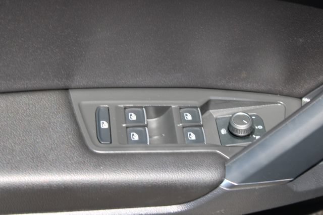 Used 2020 Volkswagen Tiguan SE R-Line FWD image 11