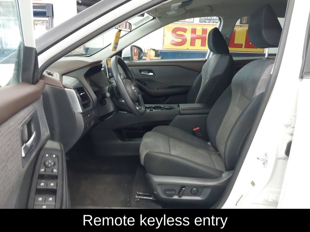 Used 2023 Nissan Rogue SV AWD/4WD image 8