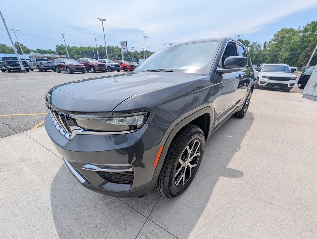 Used 2024 Jeep Grand Cherokee Limited image 8