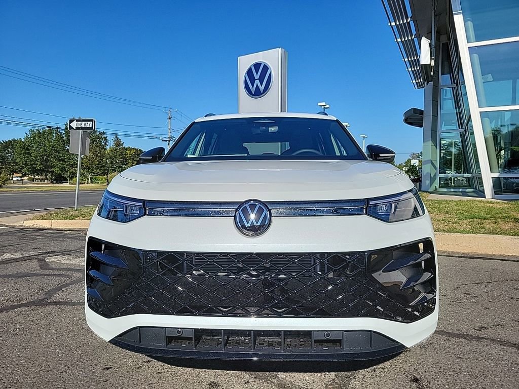 New 2025 Volkswagen Tiguan SE R-Line image 4