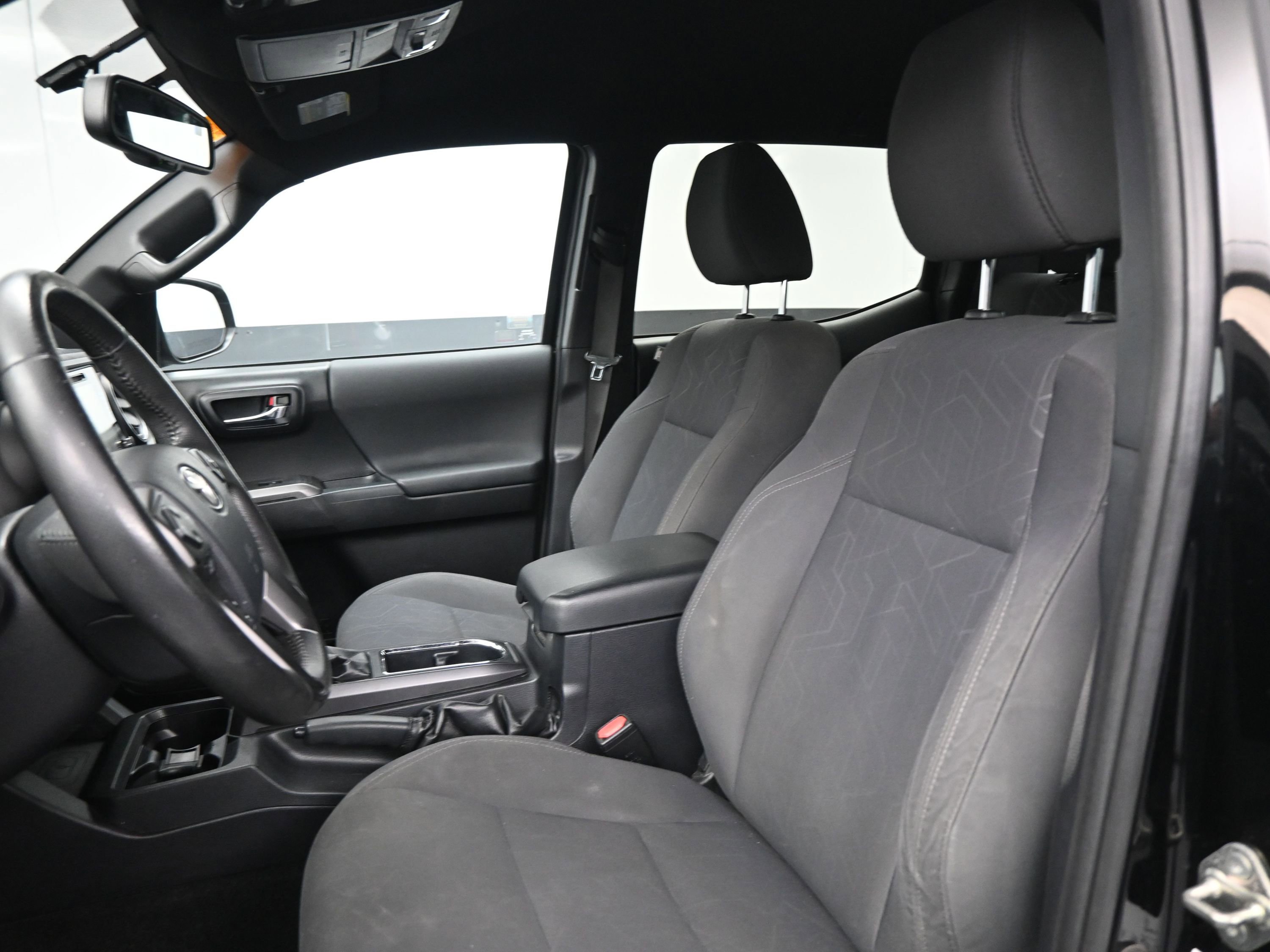 Used 2017 Toyota Tacoma TRD Sport image 18