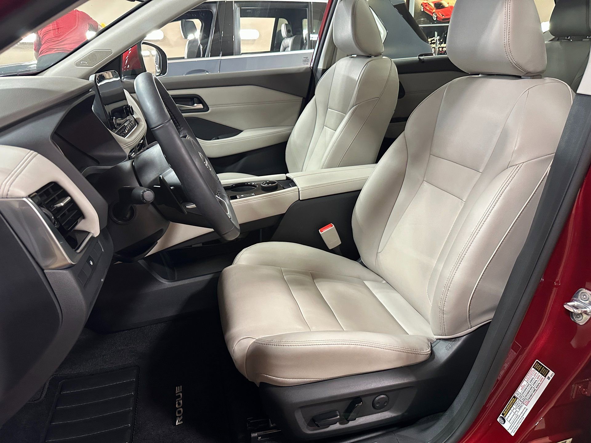 Used 2023 Nissan Rogue SL w/ SL Premium Package image 11