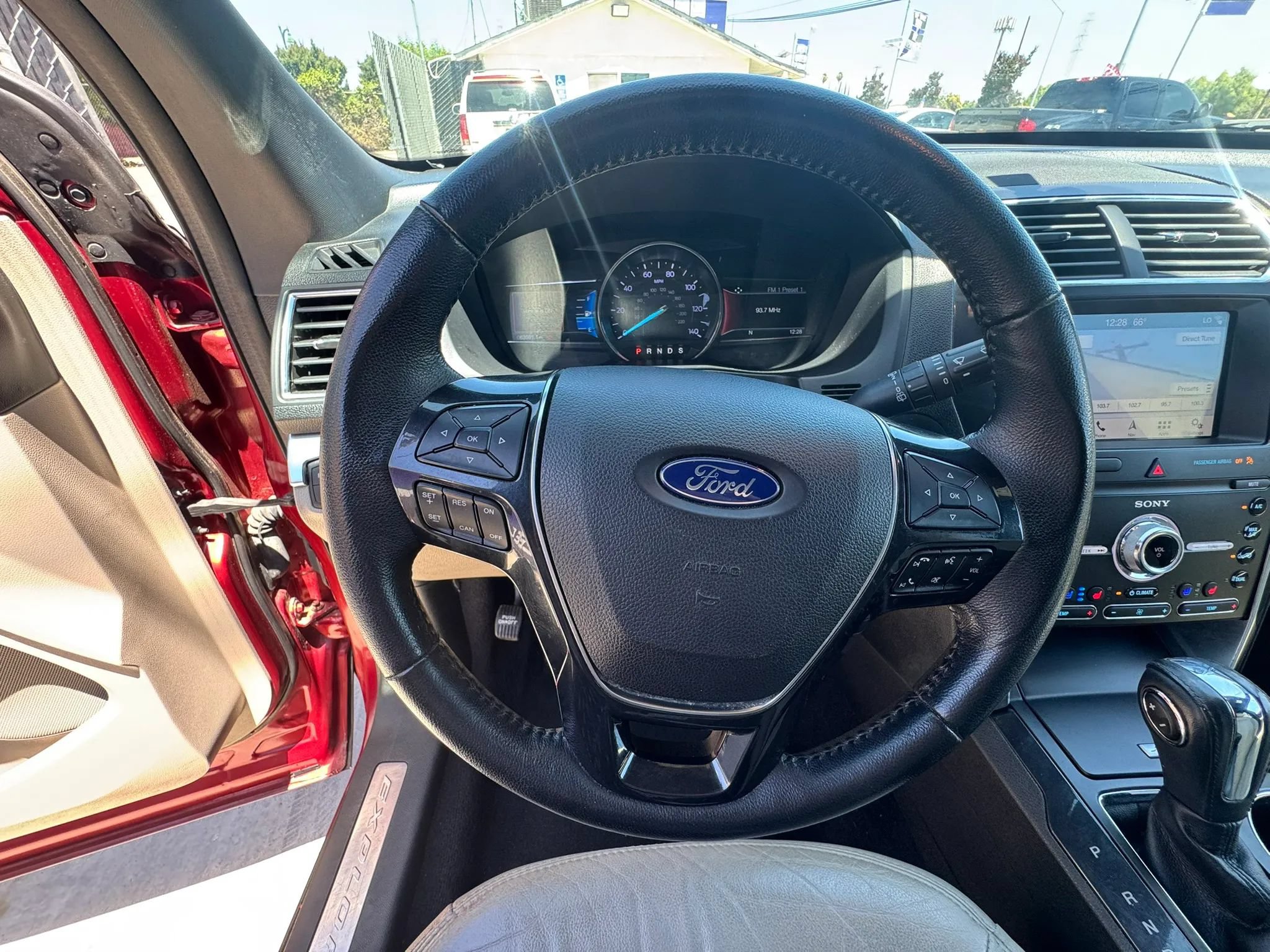 Used 2019 Ford Explorer Limited w/ Class III Trailer Tow Package FWD image 12