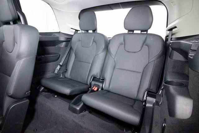 Certified 2025 Volvo XC90 B6 Plus w/ Protection Package Premier image 32