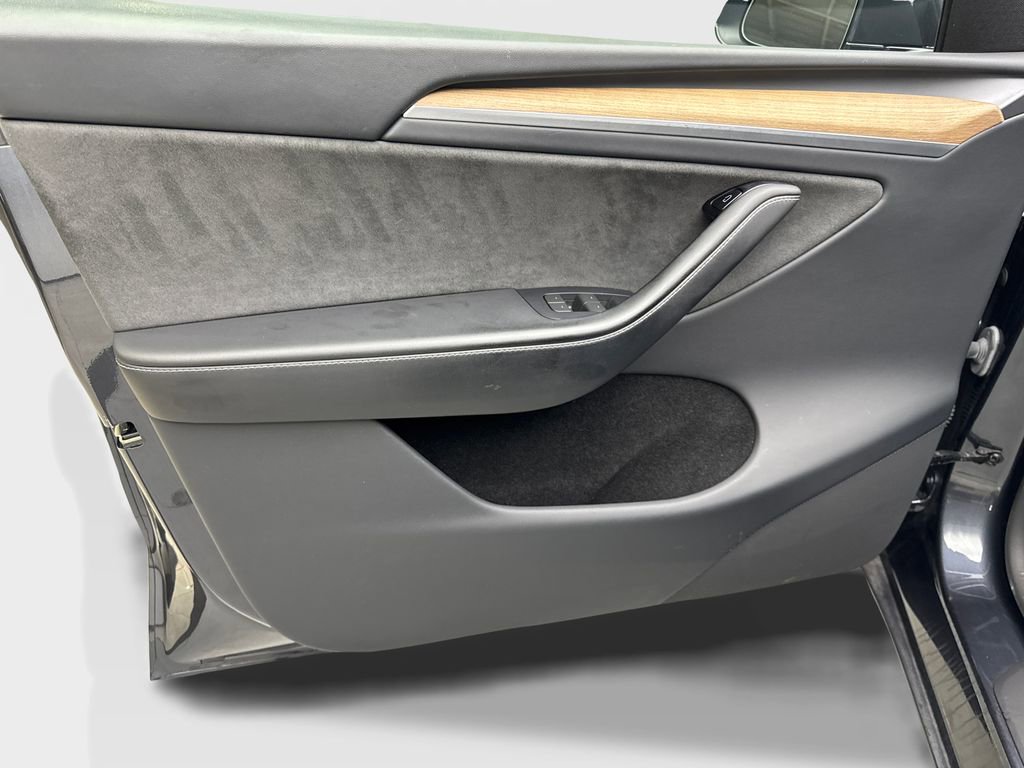 Used 2024 Tesla Model Y Long Range image 31