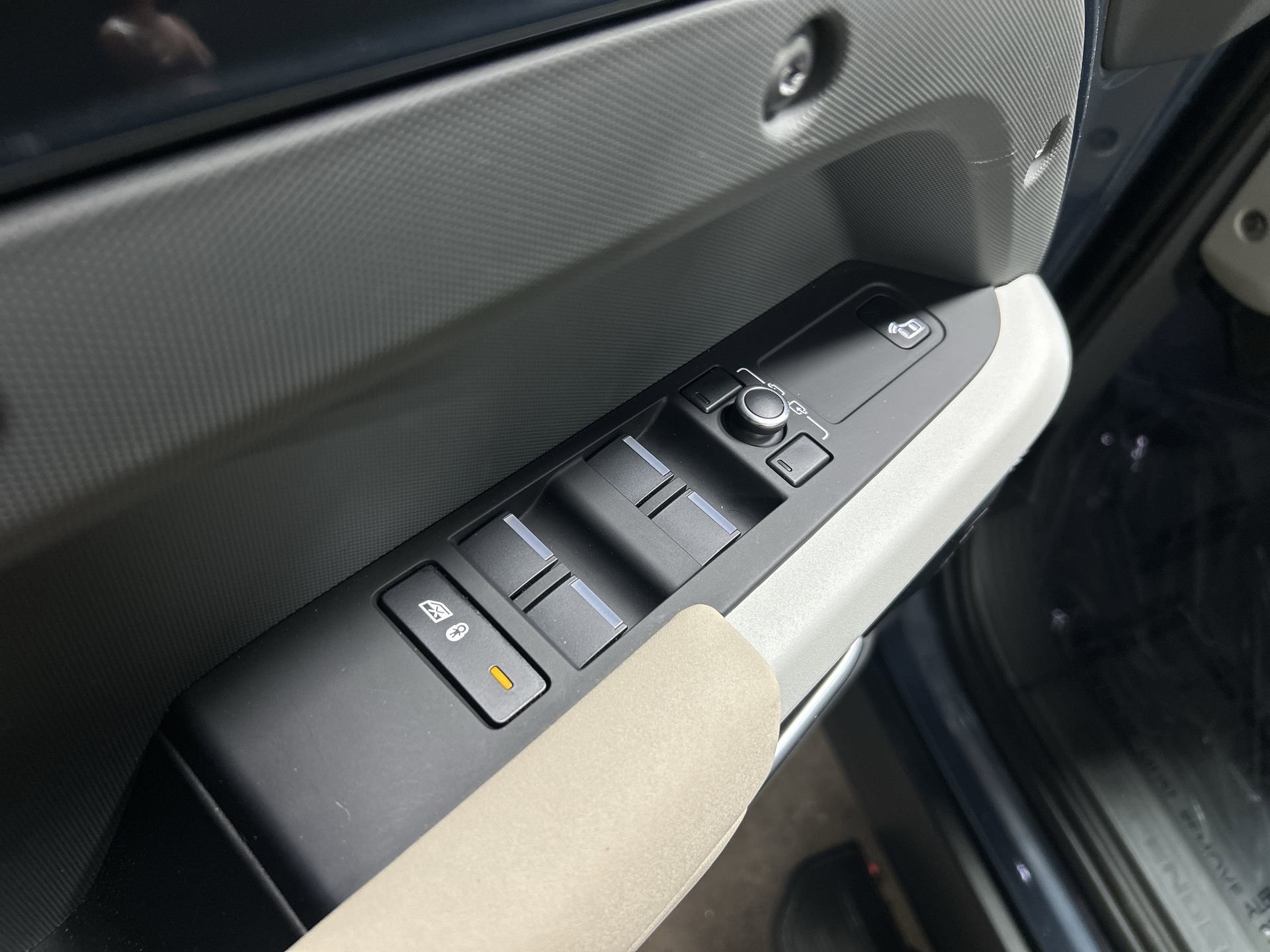 Used 2022 Land Rover Defender 110 S image 25