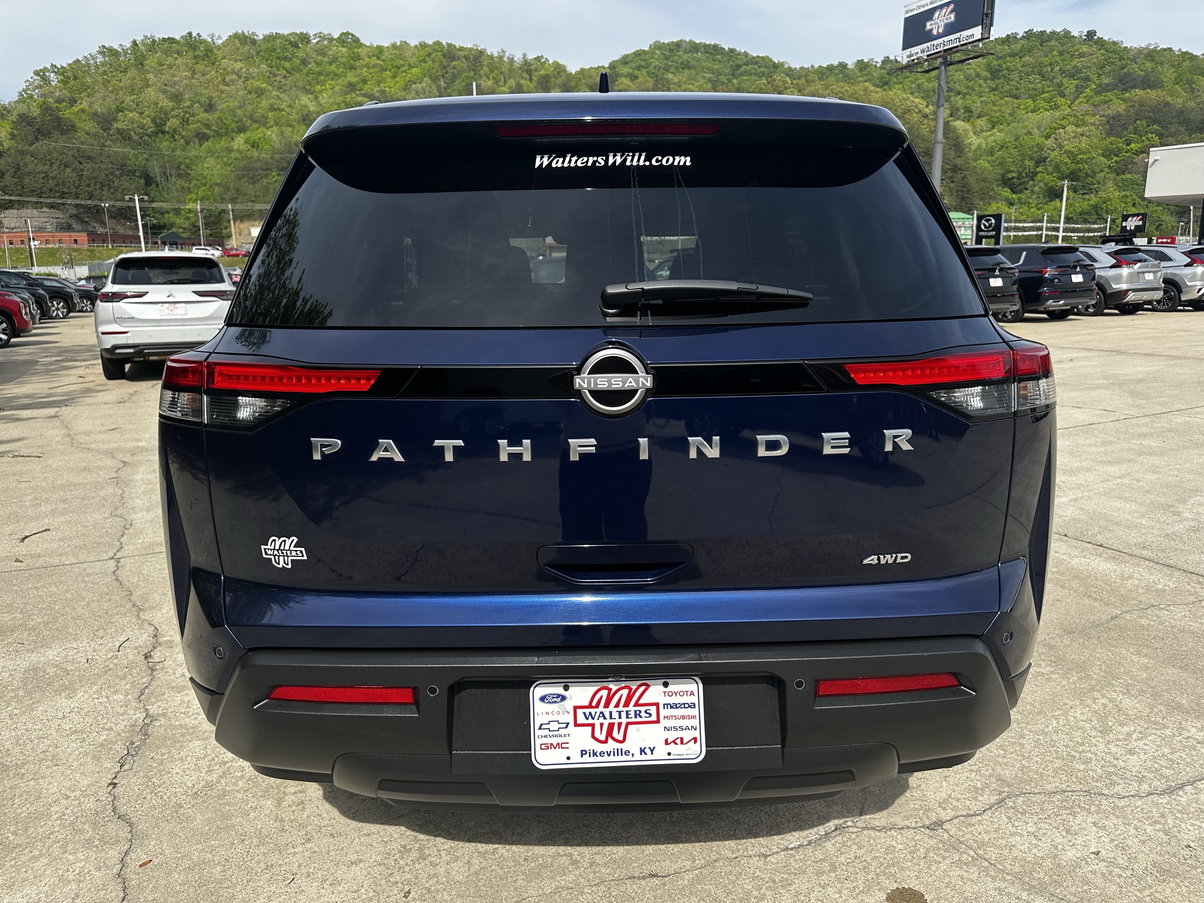 Used 2025 Nissan Pathfinder SV AWD/4WD image 33