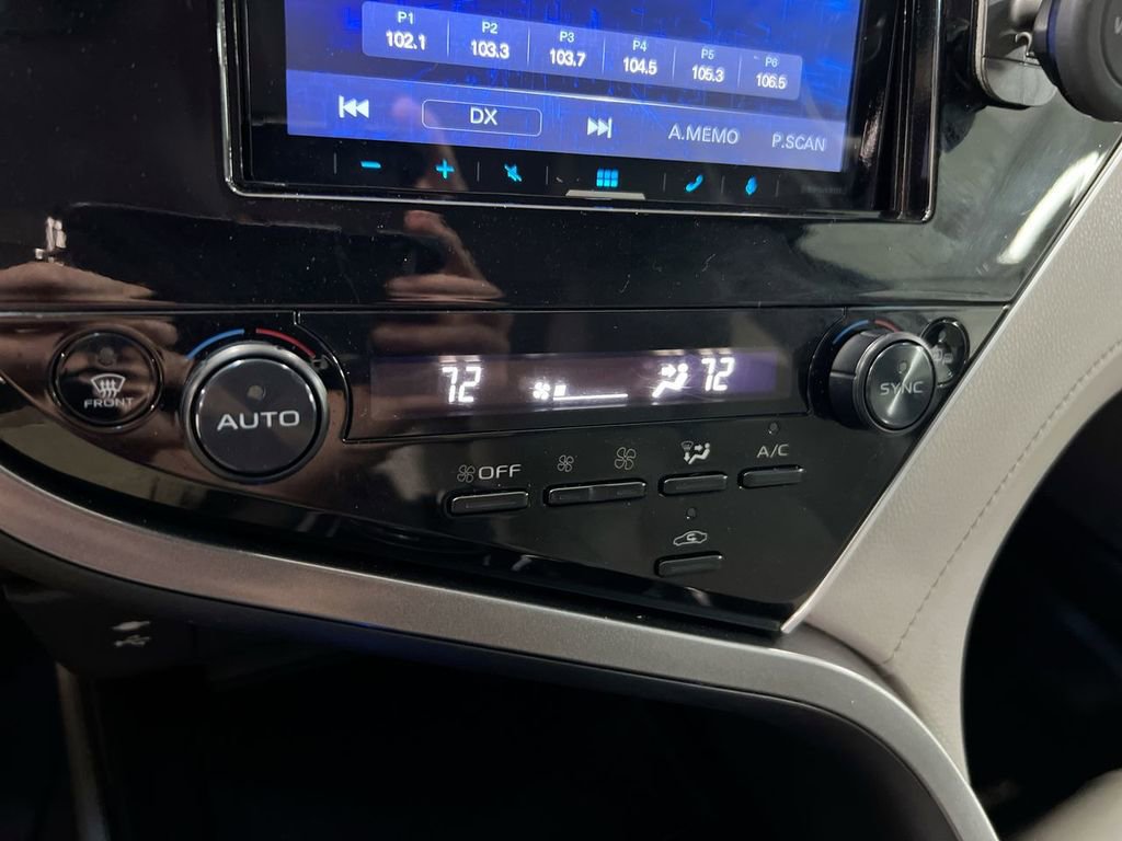 Used 2018 Toyota Camry XSE FWD image 16