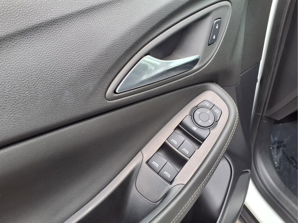 Used 2025 Buick Encore GX Preferred AWD/4WD image 21