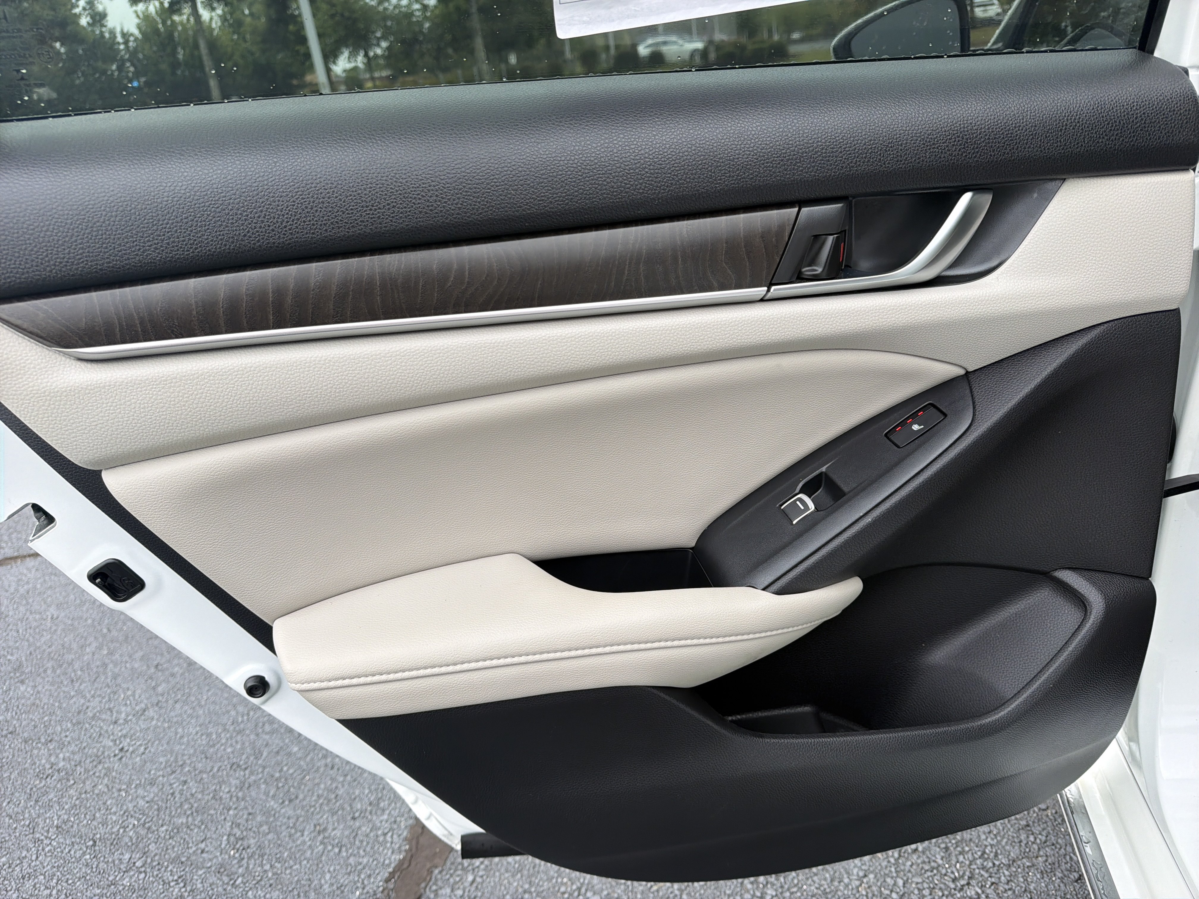 Used 2018 Honda Accord Touring image 27