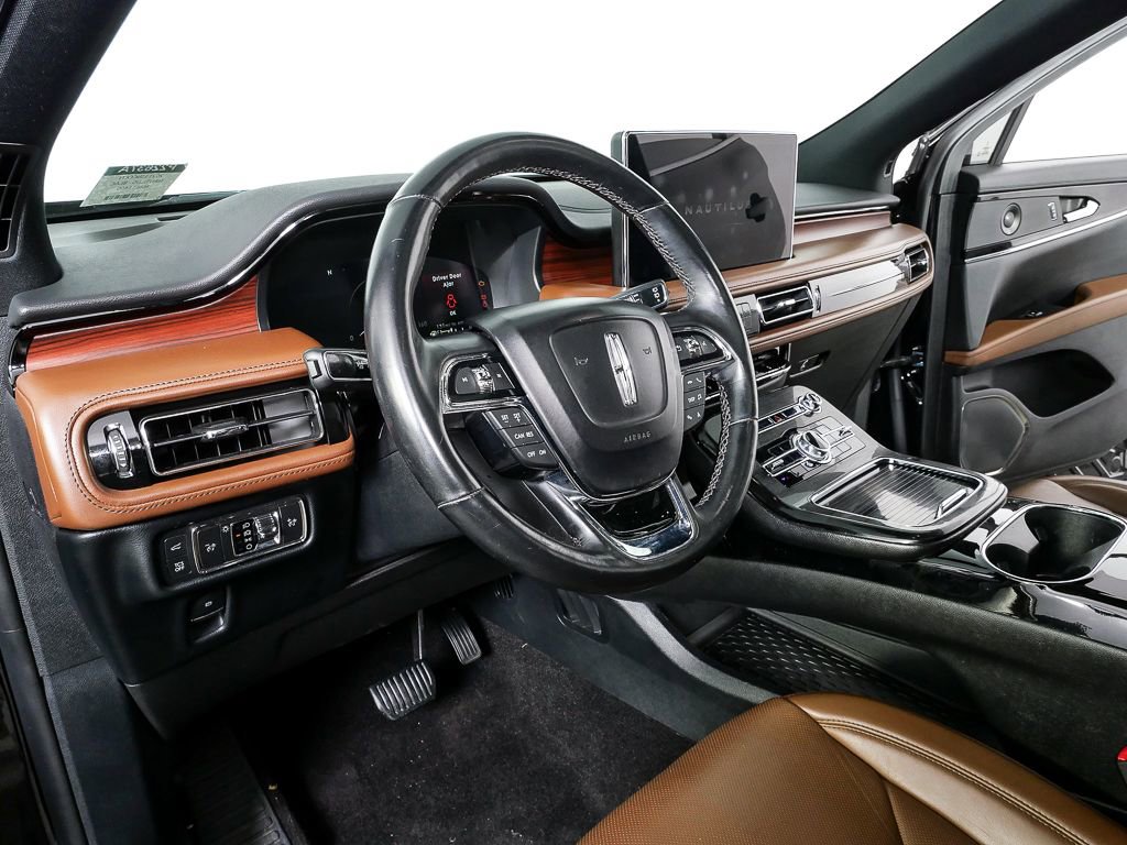 Used 2021 Lincoln Nautilus Reserve image 4
