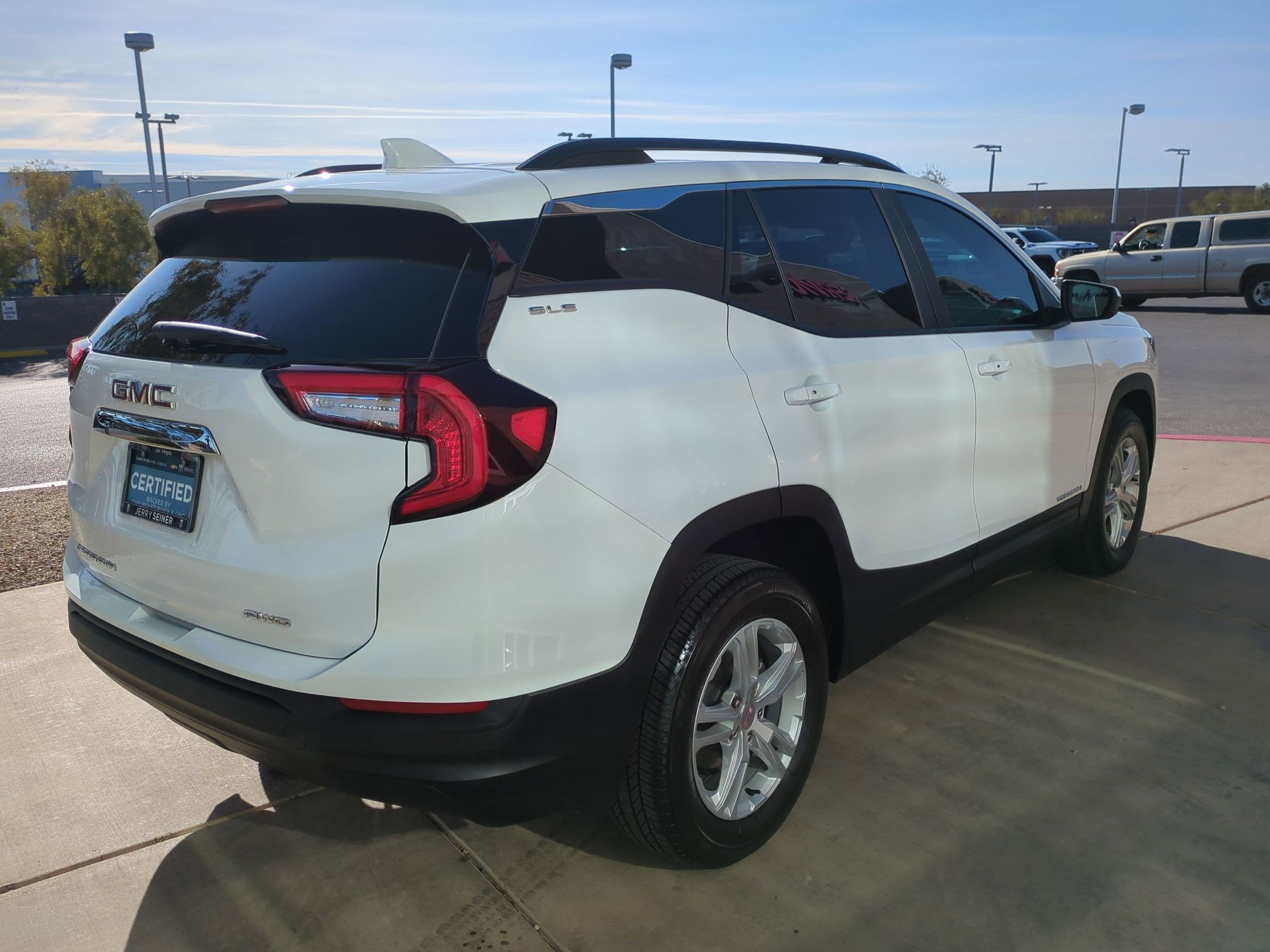 Certified 2022 GMC Terrain SLE w/ Driver Convenience Package image 5