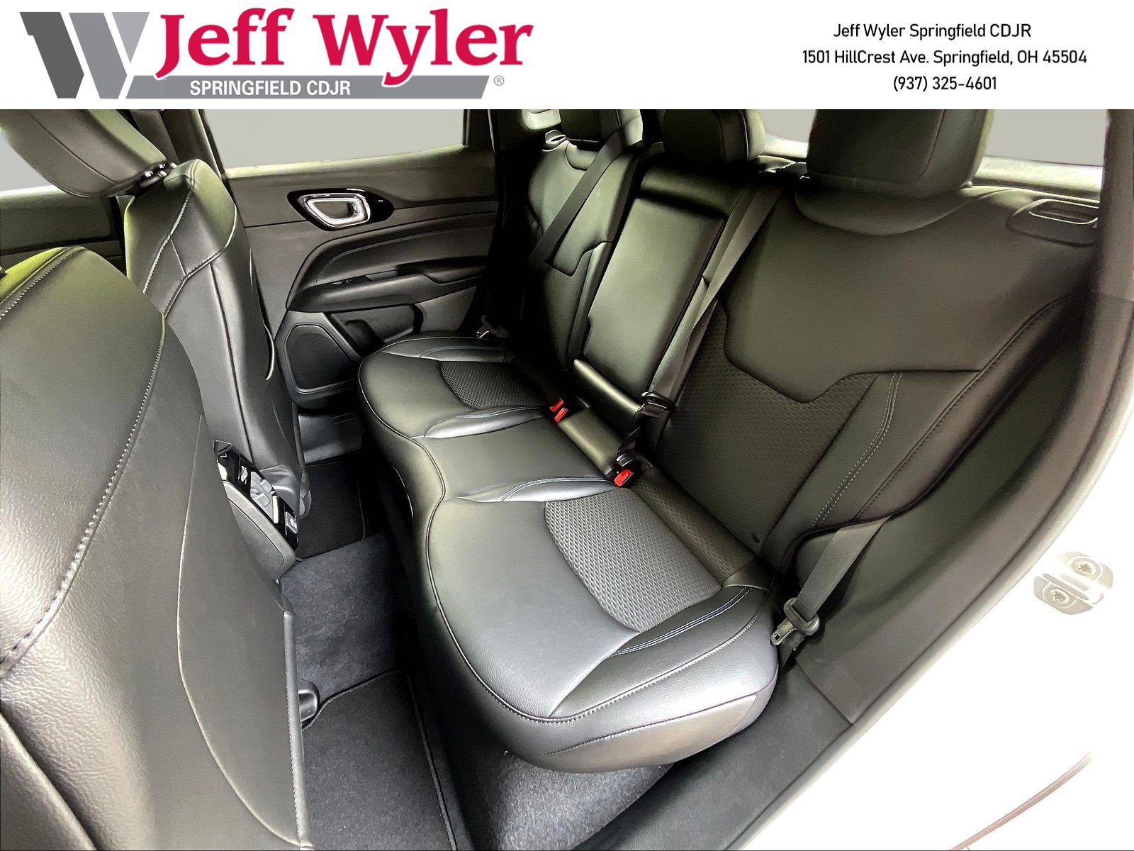 New 2026 Jeep Compass Latitude AWD/4WD image 18