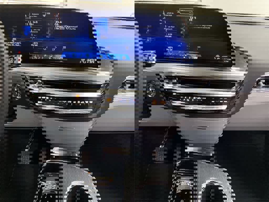 Certified 2025 Cadillac Lyriq Luxury image 24