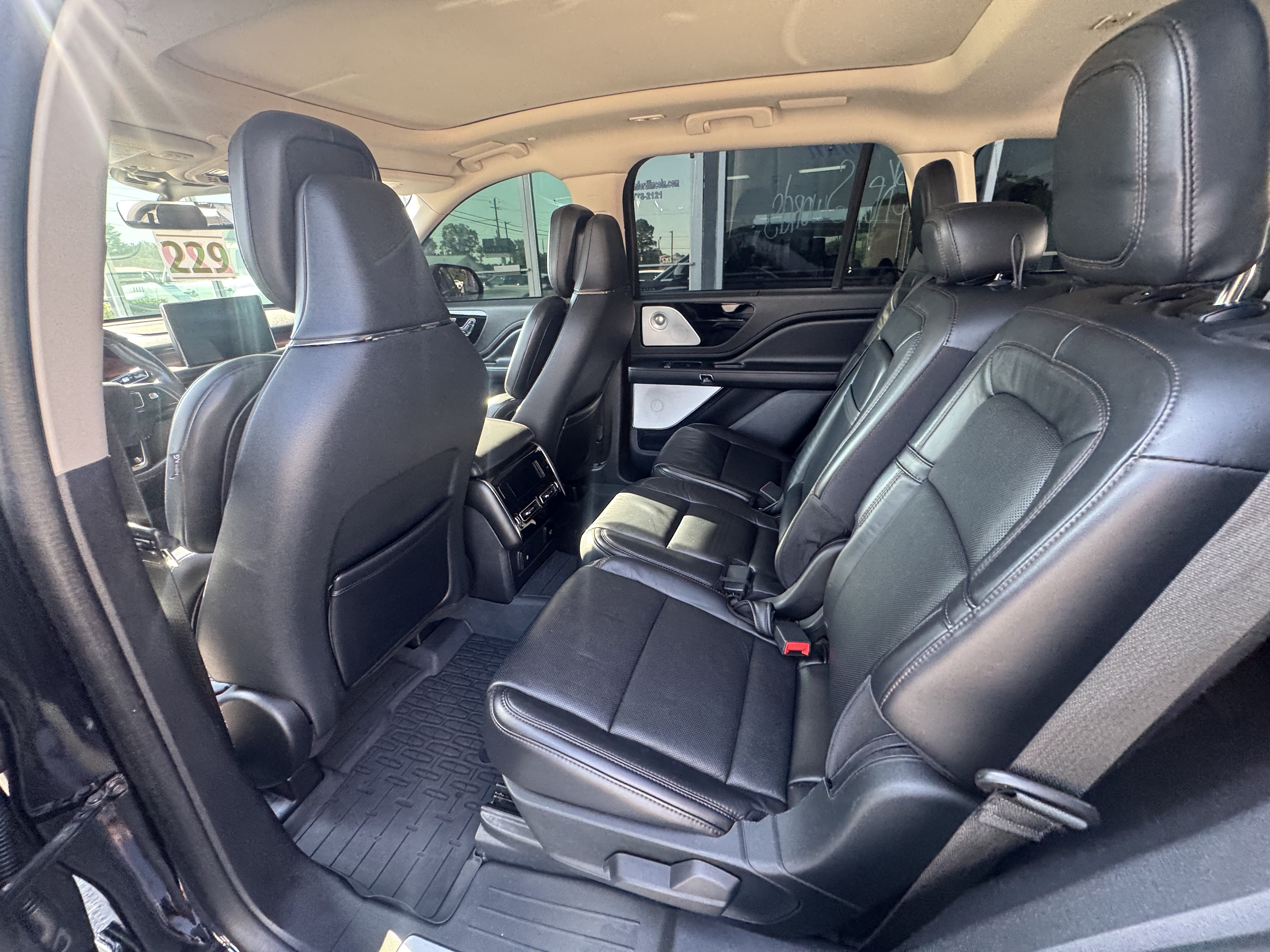 Used 2021 Lincoln Aviator Reserve w/ Equipment Group 210A AWD/4WD image 9