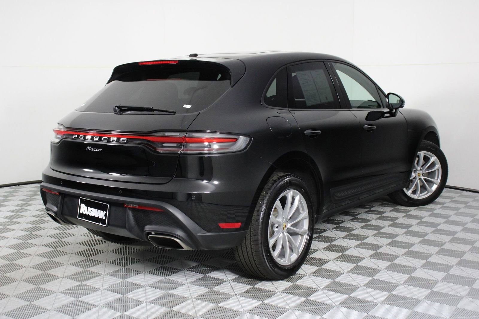 Certified 2026 Porsche Macan image 7