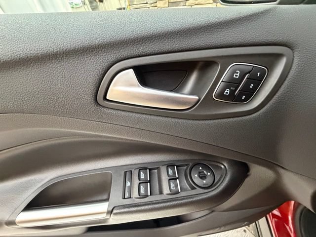 Used 2018 Ford Escape Titanium AWD/4WD image 32
