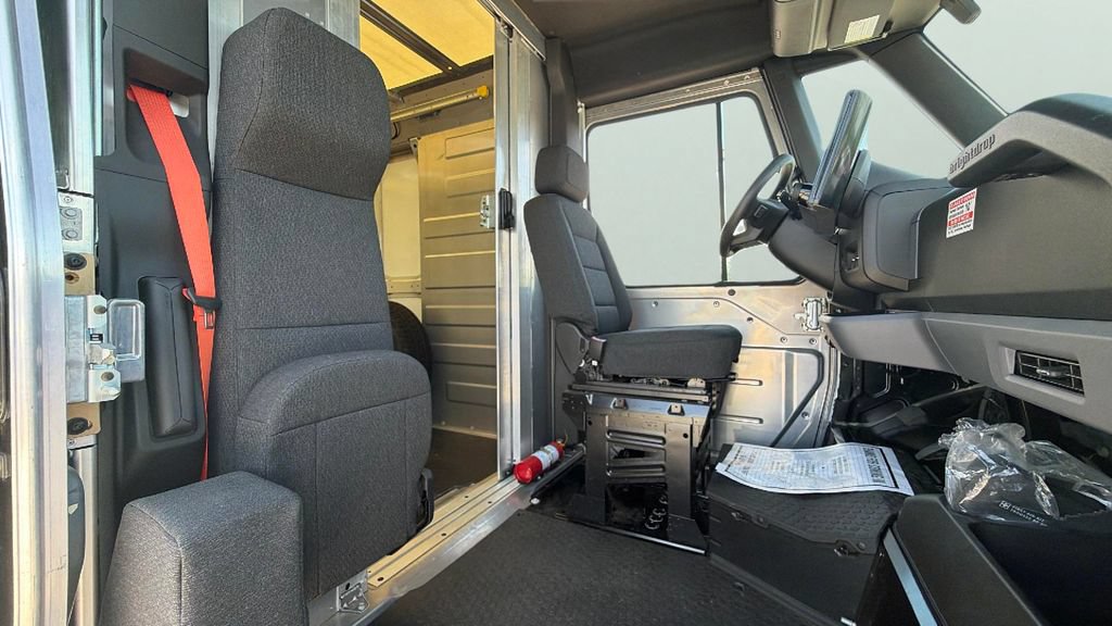 Used 2024 Chevrolet Brightdrop 400 w/ Commercial Equipment Package AWD/4WD image 30