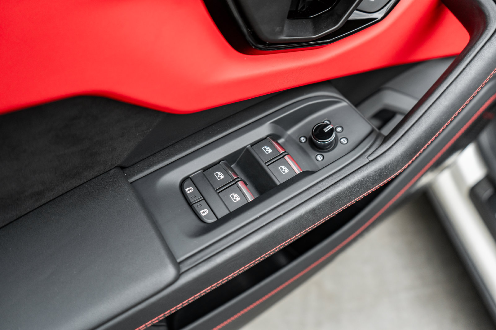 Used 2023 Lamborghini Urus S AWD/4WD image 24
