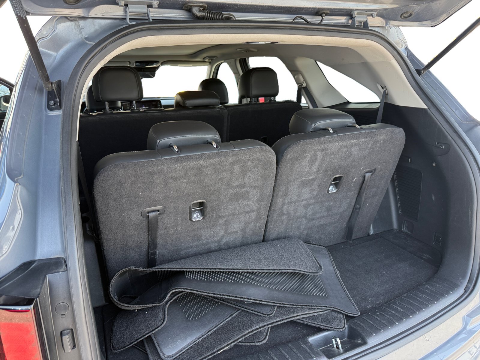 Used 2022 Kia Sorento S w/ Panoramic Sunroof Package FWD image 12