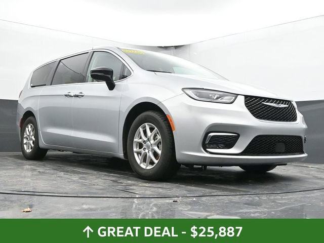 Used 2024 Chrysler Pacifica Touring-L image 46