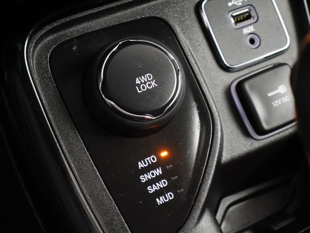 Used 2020 Jeep Compass Latitude AWD/4WD image 41