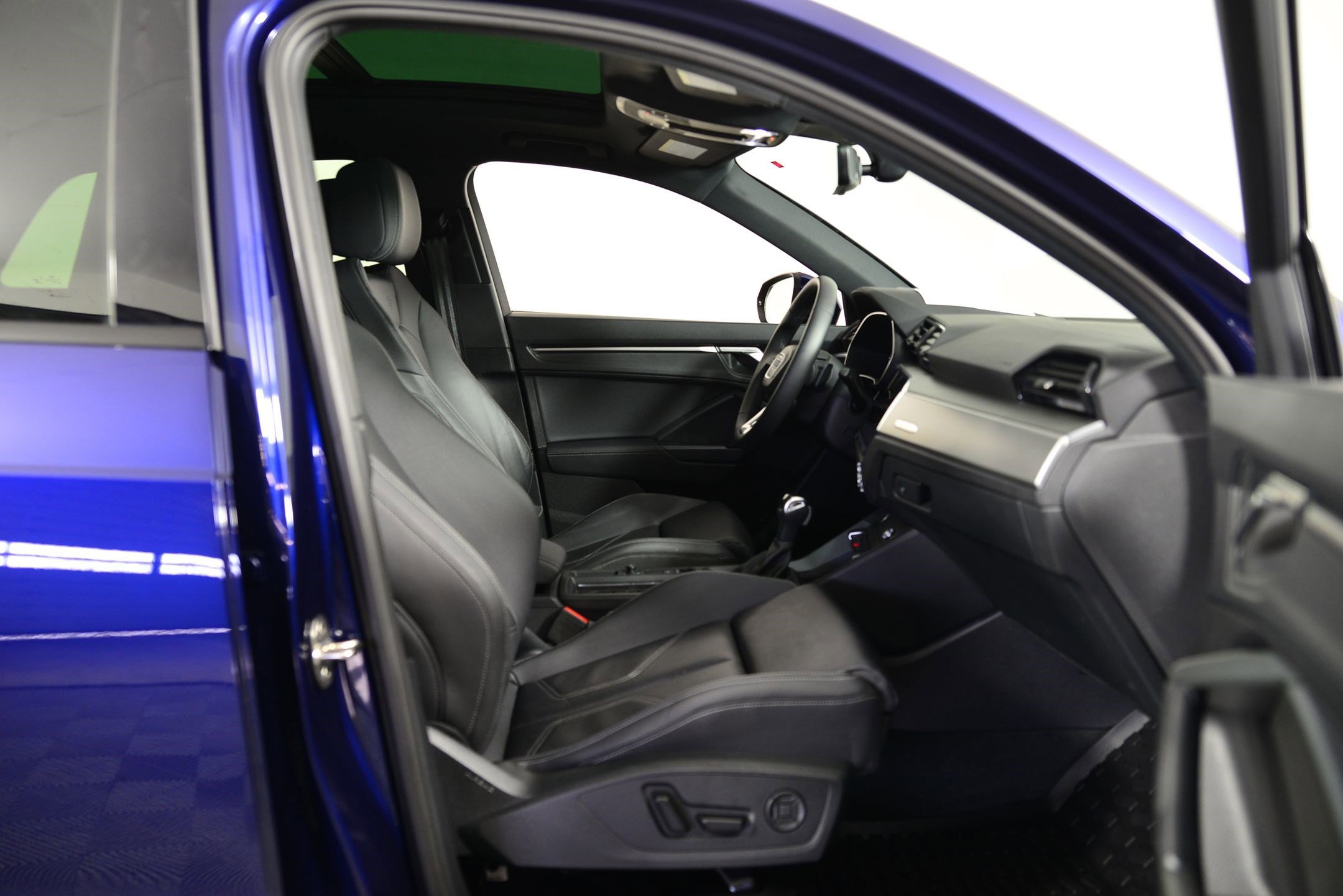 Certified 2025 Audi Q3 2.0T Premium w/ Convenience Package image 19