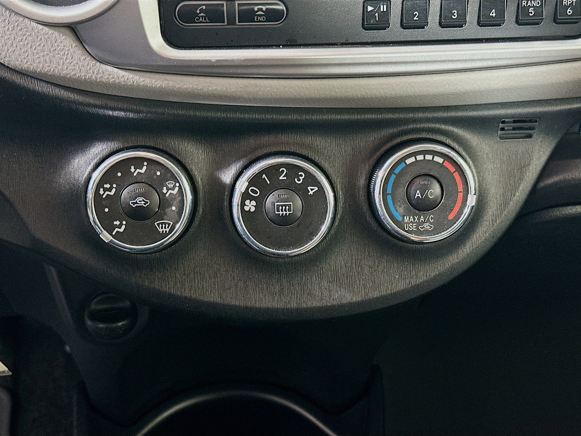 Used 2013 Toyota Yaris LE image 21