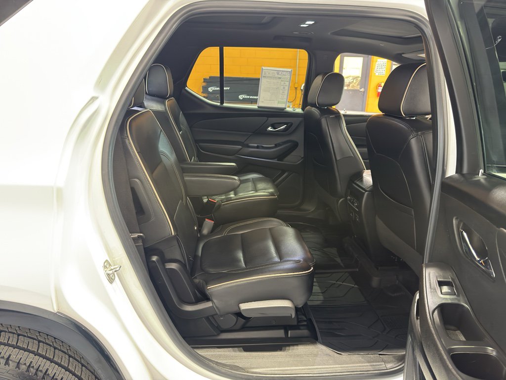 Used 2022 Chevrolet Traverse Premier w/ Redline Edition image 18