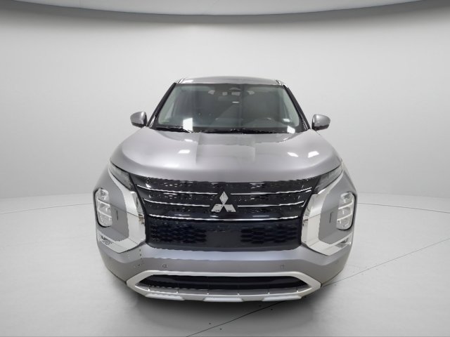 Used 2024 Mitsubishi Outlander SE AWD/4WD image 2