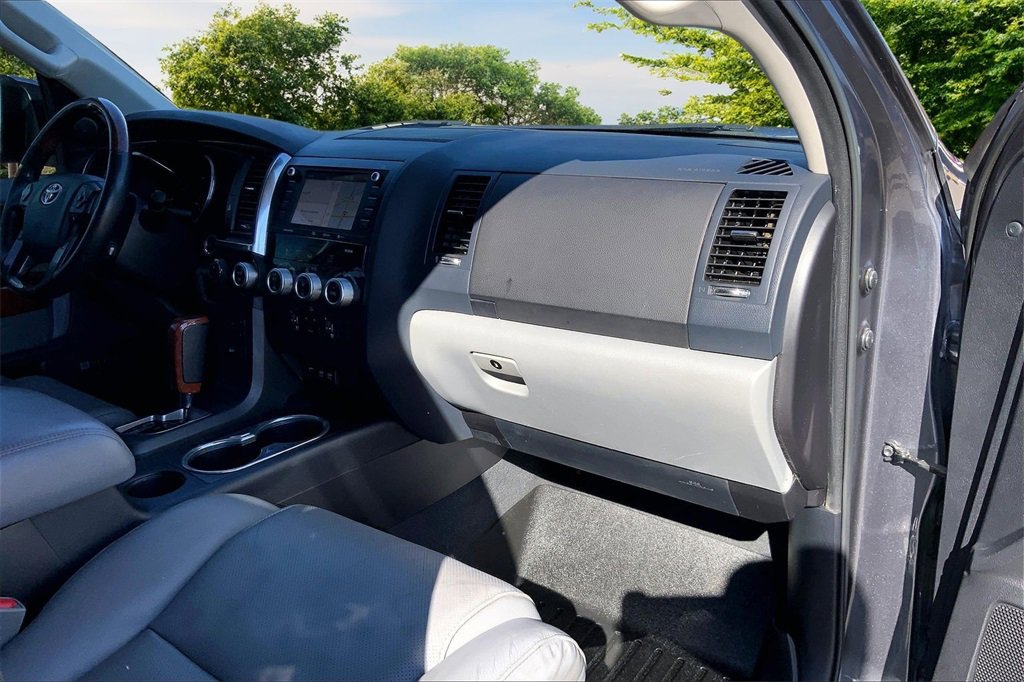 Used 2020 Toyota Sequoia Platinum image 27