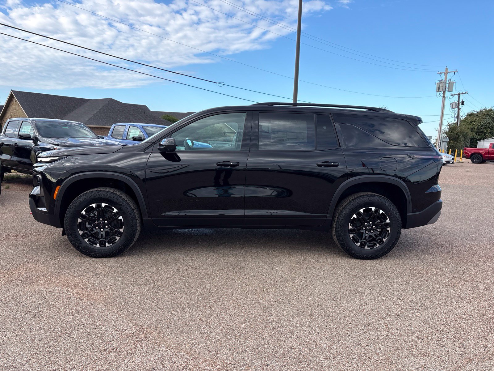 New 2027 Chevrolet Traverse Z71 w/ Enhanced Driving Package AWD/4WD image 2